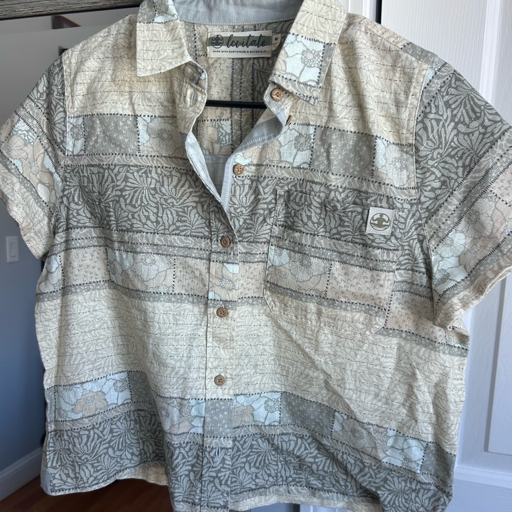 Levitate button up short sleeves women’s shirt